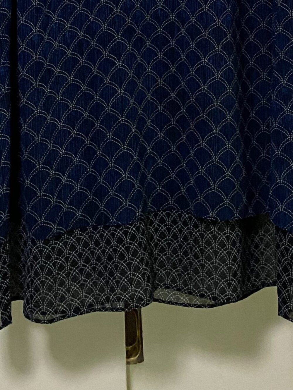 Cabi, layered navy, sleeveless tunic w/two sizes of design, size L - Picture 6 of 9